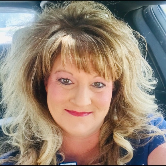 Meet your Posher, Christy - Picture 1 of 1